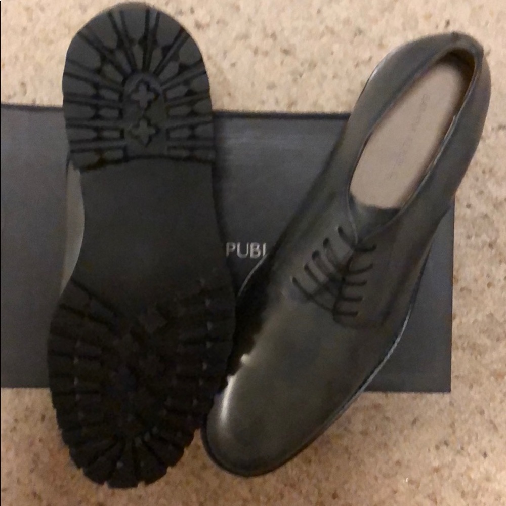 Shoes - Picture 3 of 4